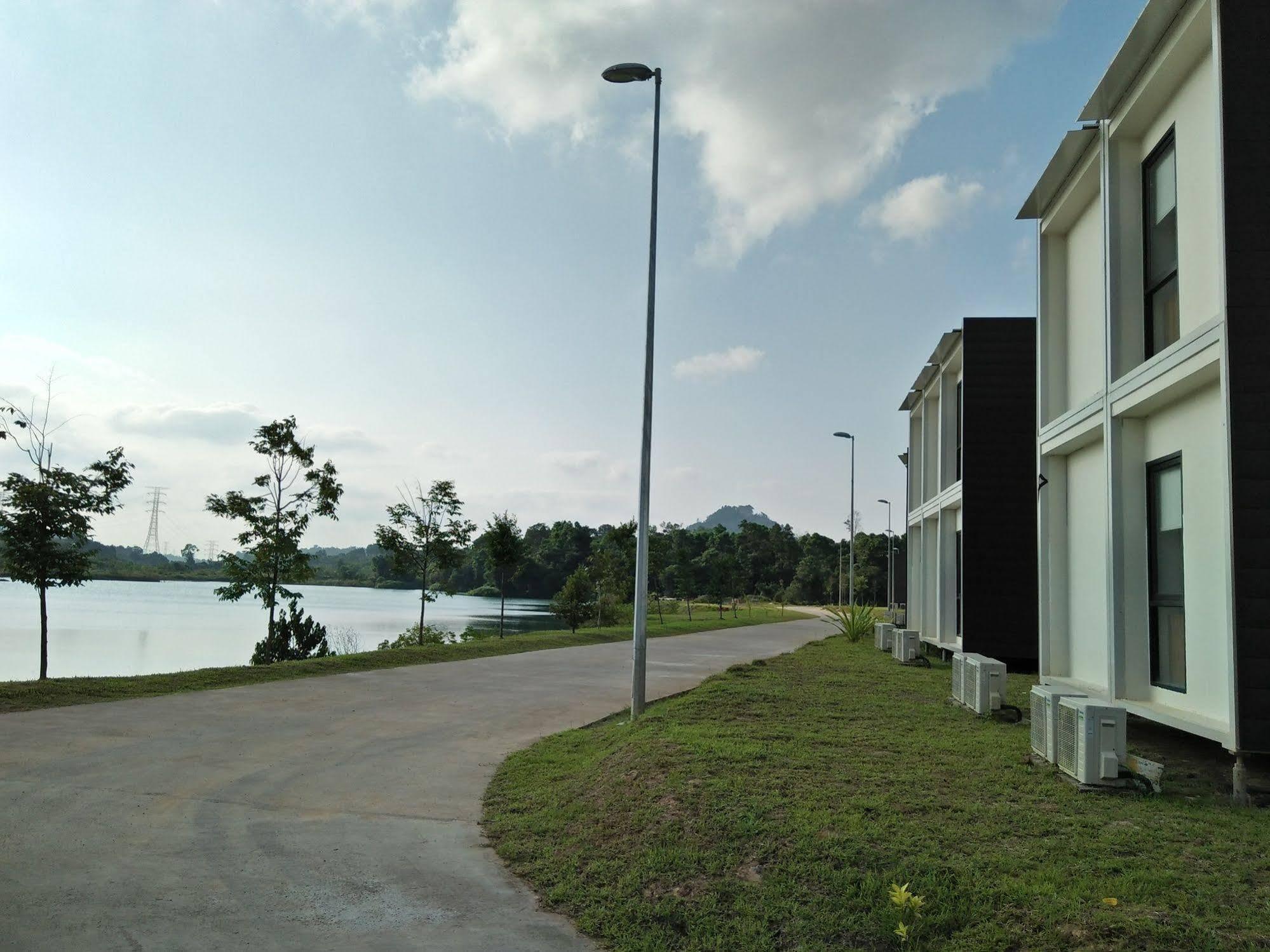 Lakeview Terrace Resort Pengerang Extérieur photo