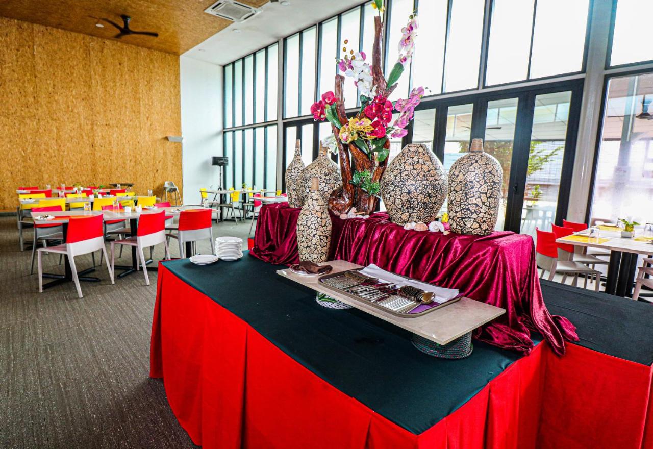 Lakeview Terrace Resort Pengerang Extérieur photo