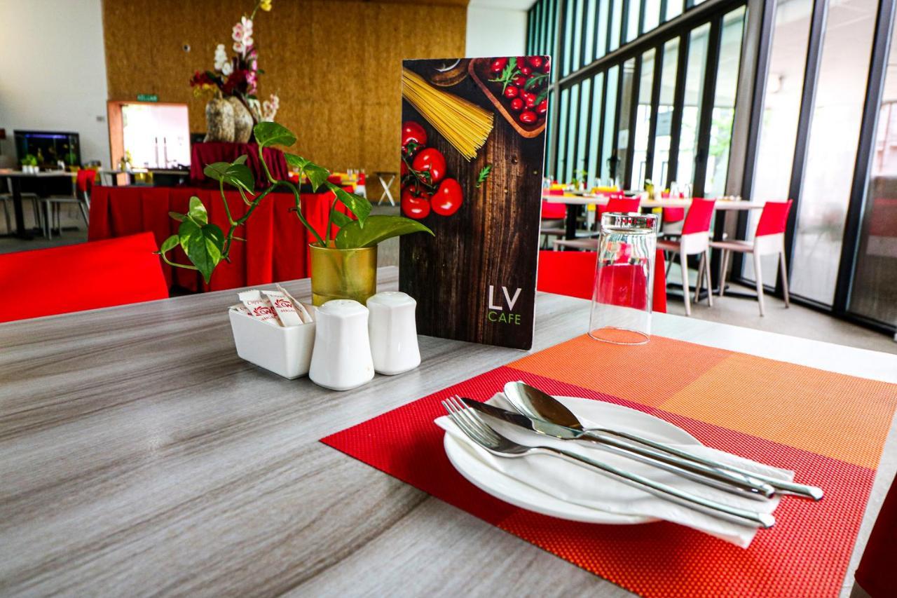 Lakeview Terrace Resort Pengerang Extérieur photo