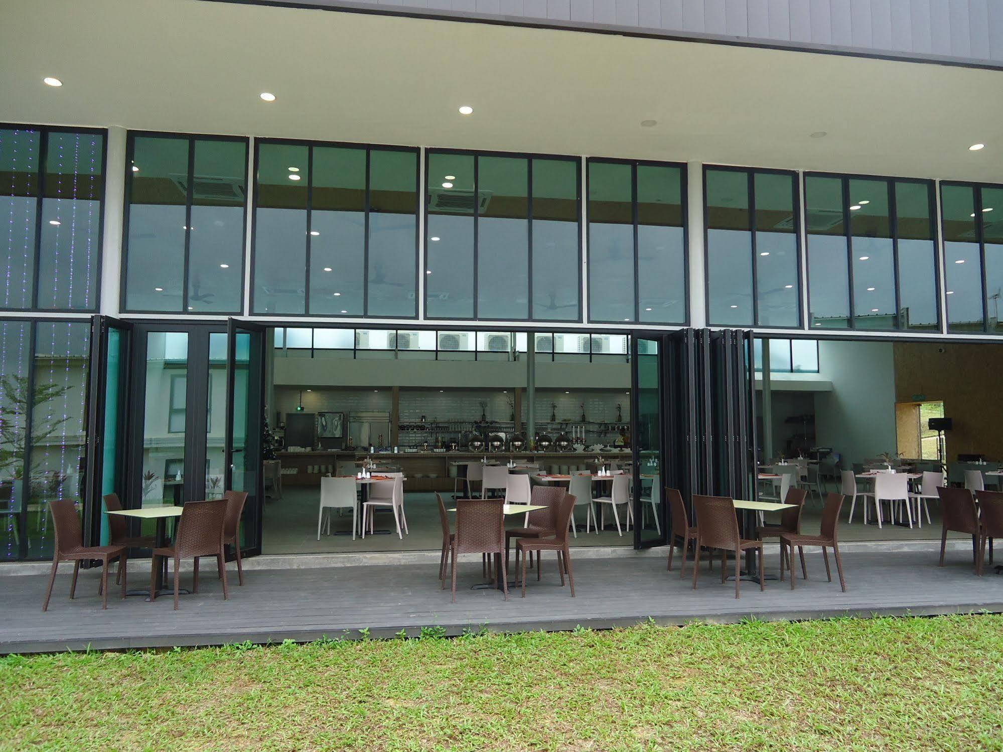 Lakeview Terrace Resort Pengerang Extérieur photo