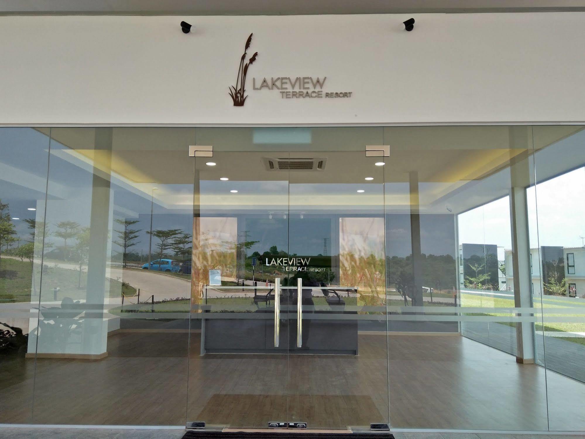 Lakeview Terrace Resort Pengerang Extérieur photo
