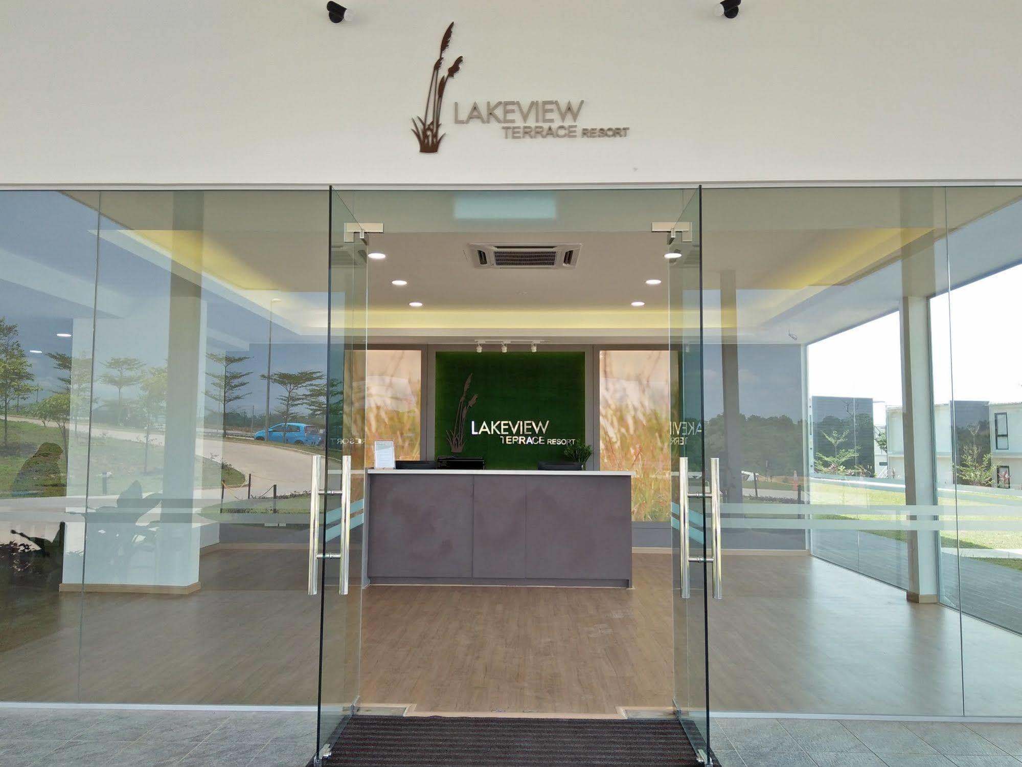 Lakeview Terrace Resort Pengerang Extérieur photo