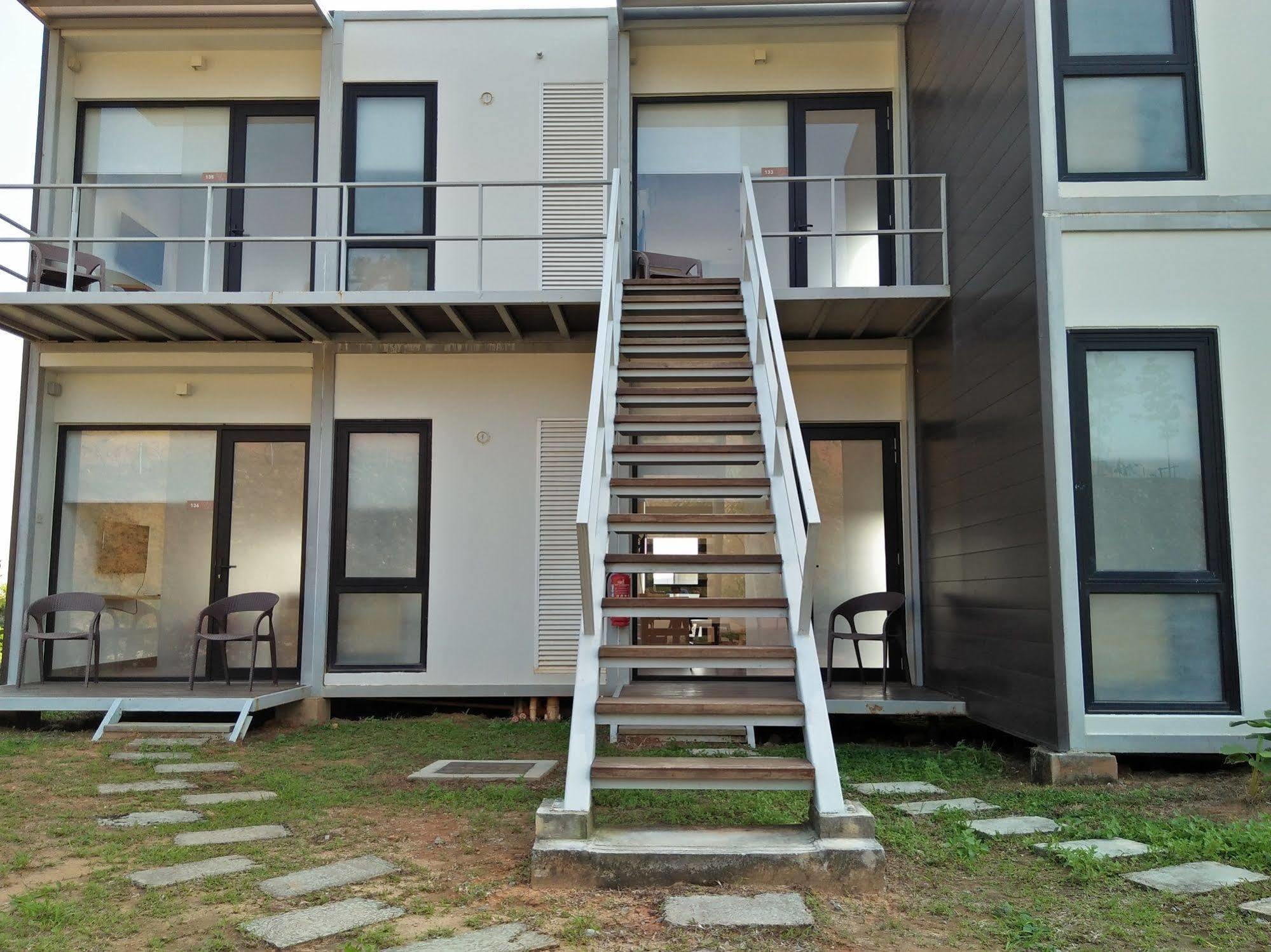 Lakeview Terrace Resort Pengerang Extérieur photo
