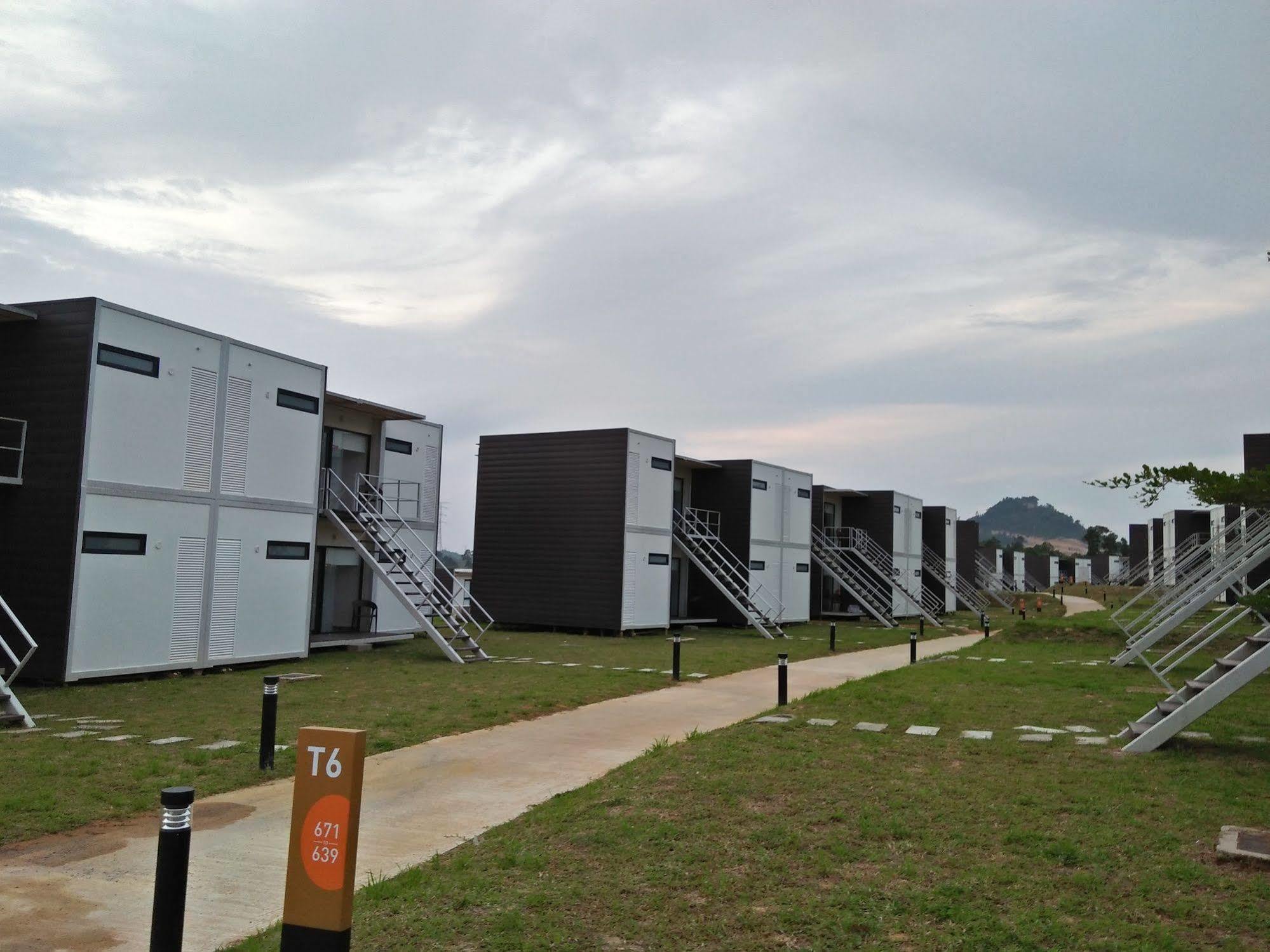 Lakeview Terrace Resort Pengerang Extérieur photo